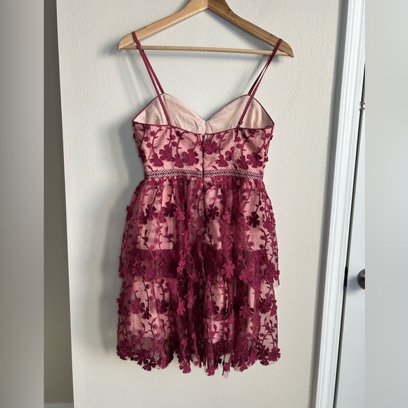 NWT Endless Rose Burgundy Tiered Embroidered Floral Lace Overlay Mini Dress XS - Picture 6 of 7